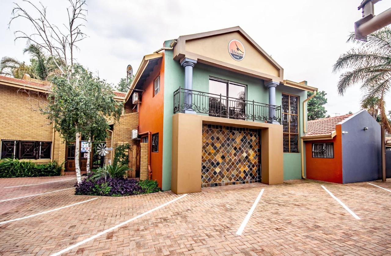 Sunward Park Guest House & Conference Center Boksburg Bagian luar foto