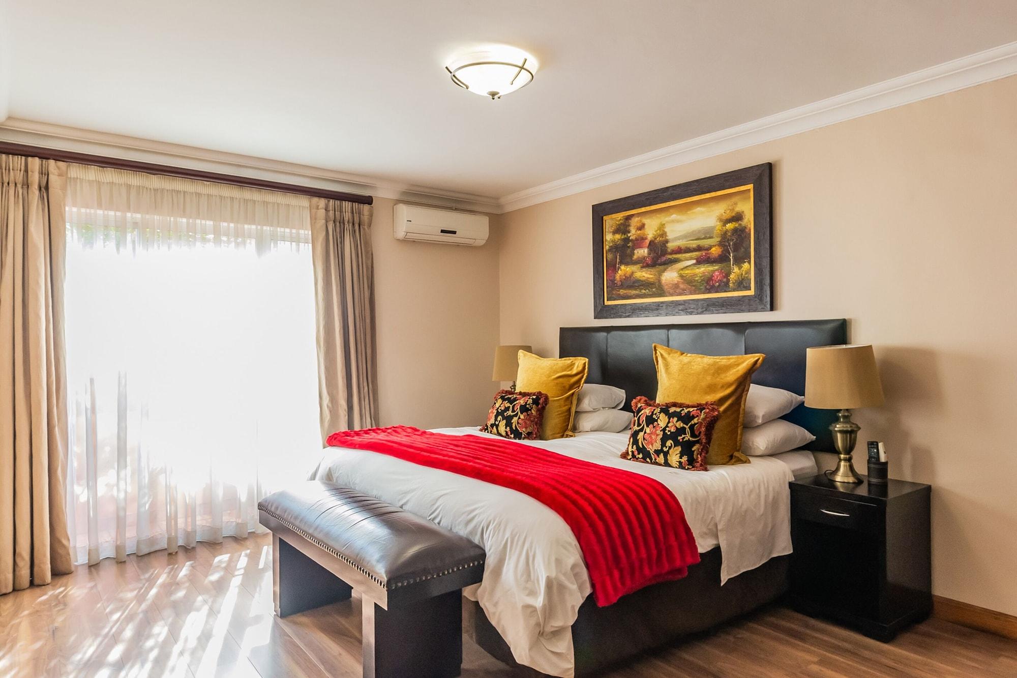 Sunward Park Guest House & Conference Center Boksburg Bagian luar foto