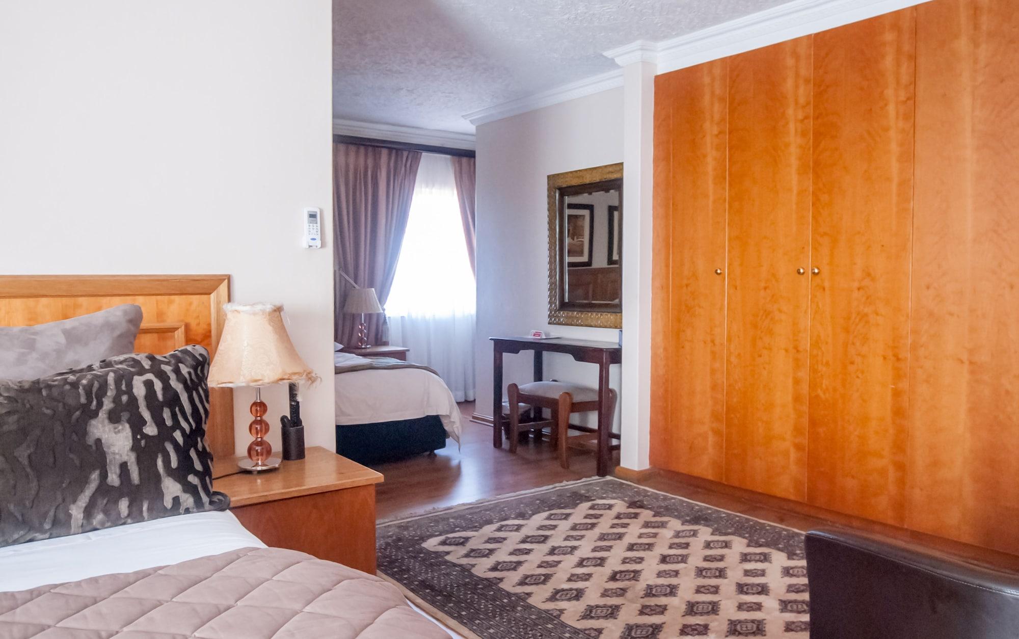 Sunward Park Guest House & Conference Center Boksburg Bagian luar foto