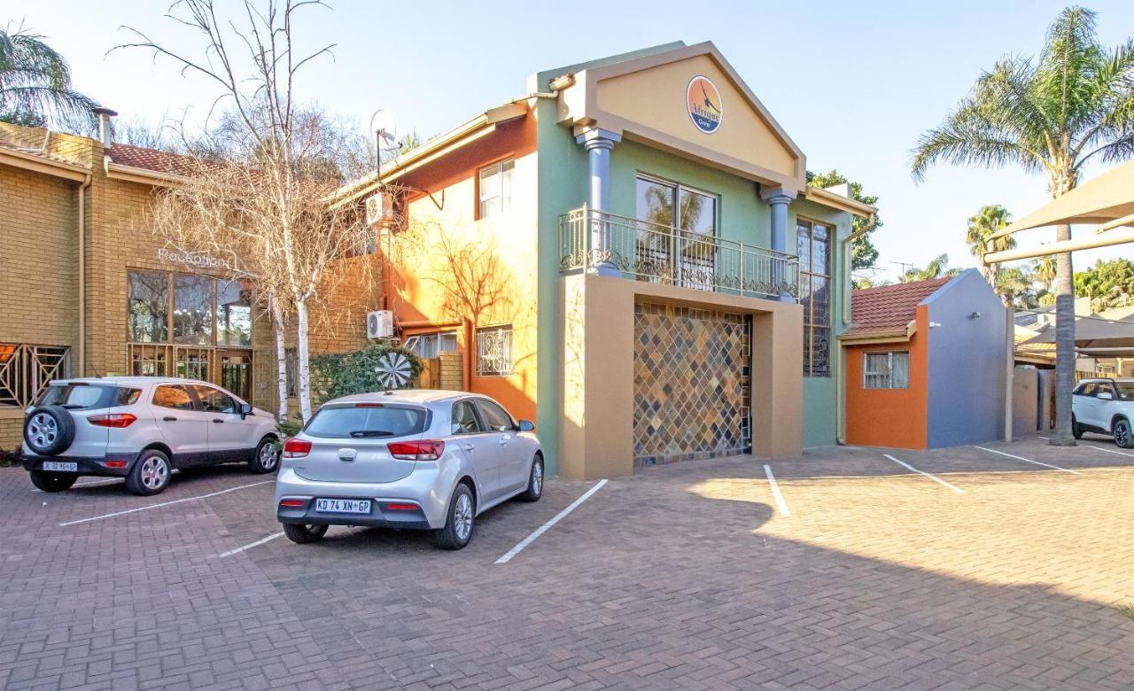Sunward Park Guest House & Conference Center Boksburg Bagian luar foto
