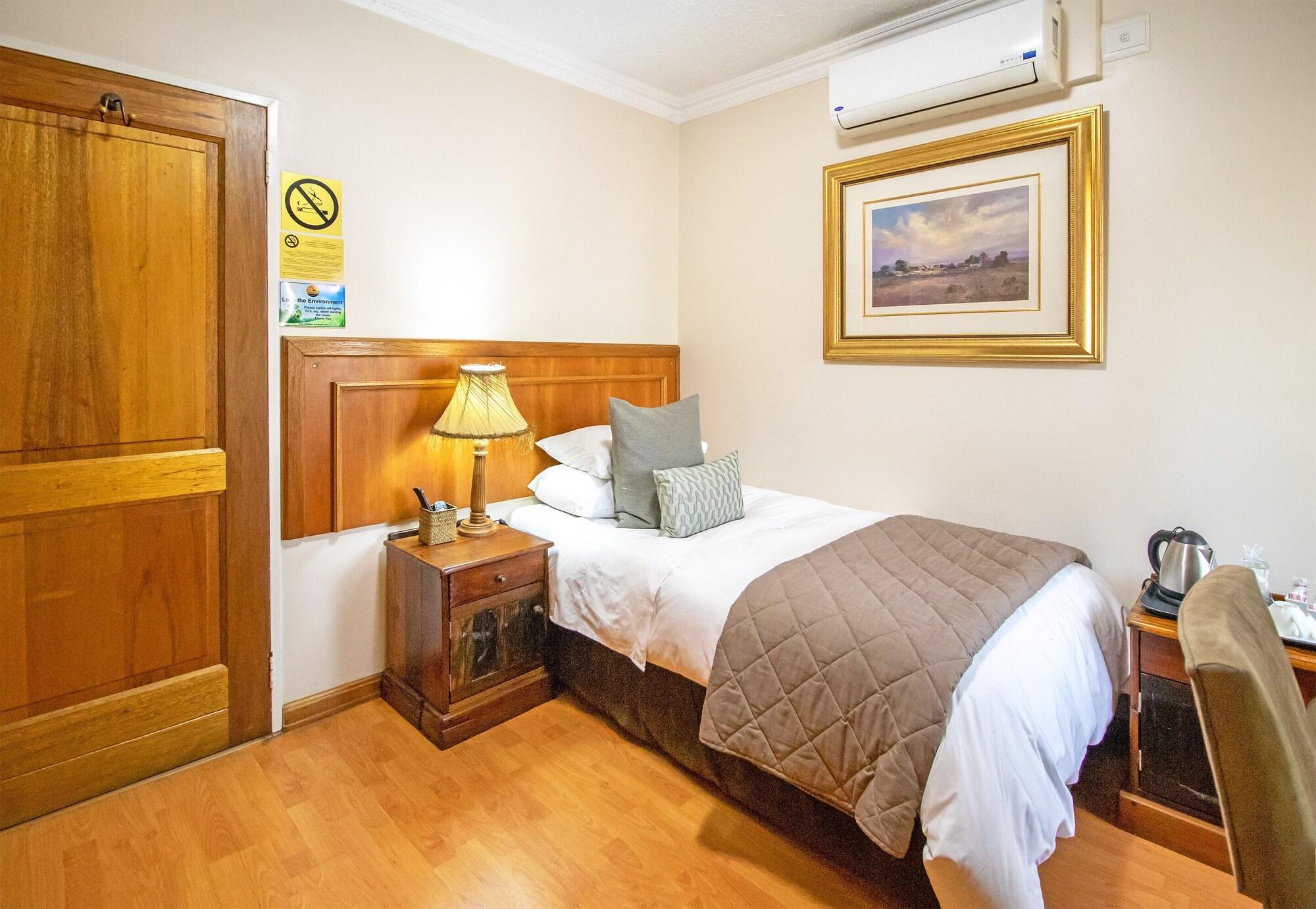 Sunward Park Guest House & Conference Center Boksburg Bagian luar foto