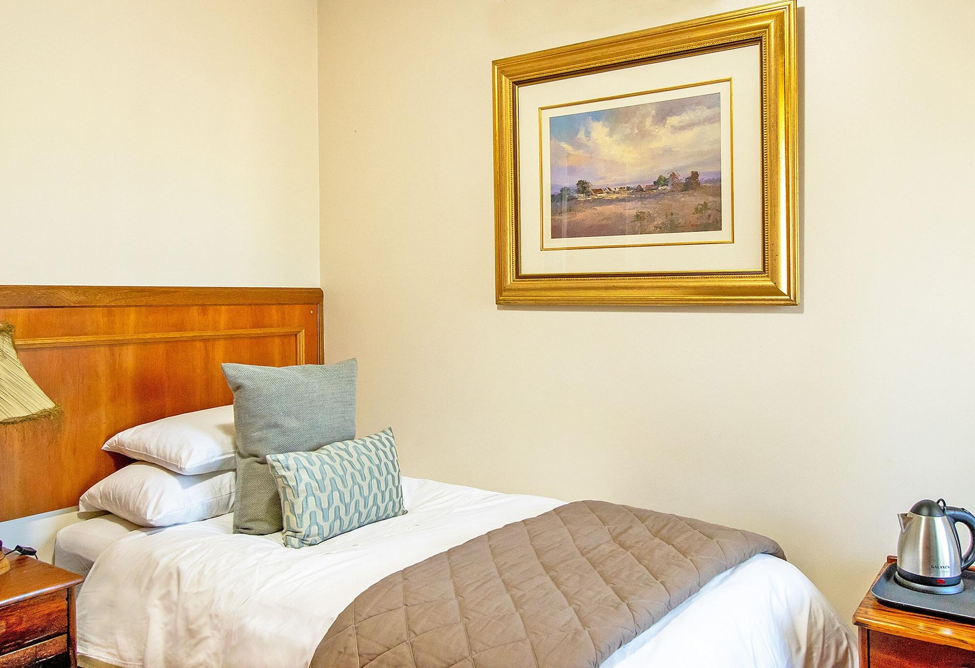Sunward Park Guest House & Conference Center Boksburg Bagian luar foto