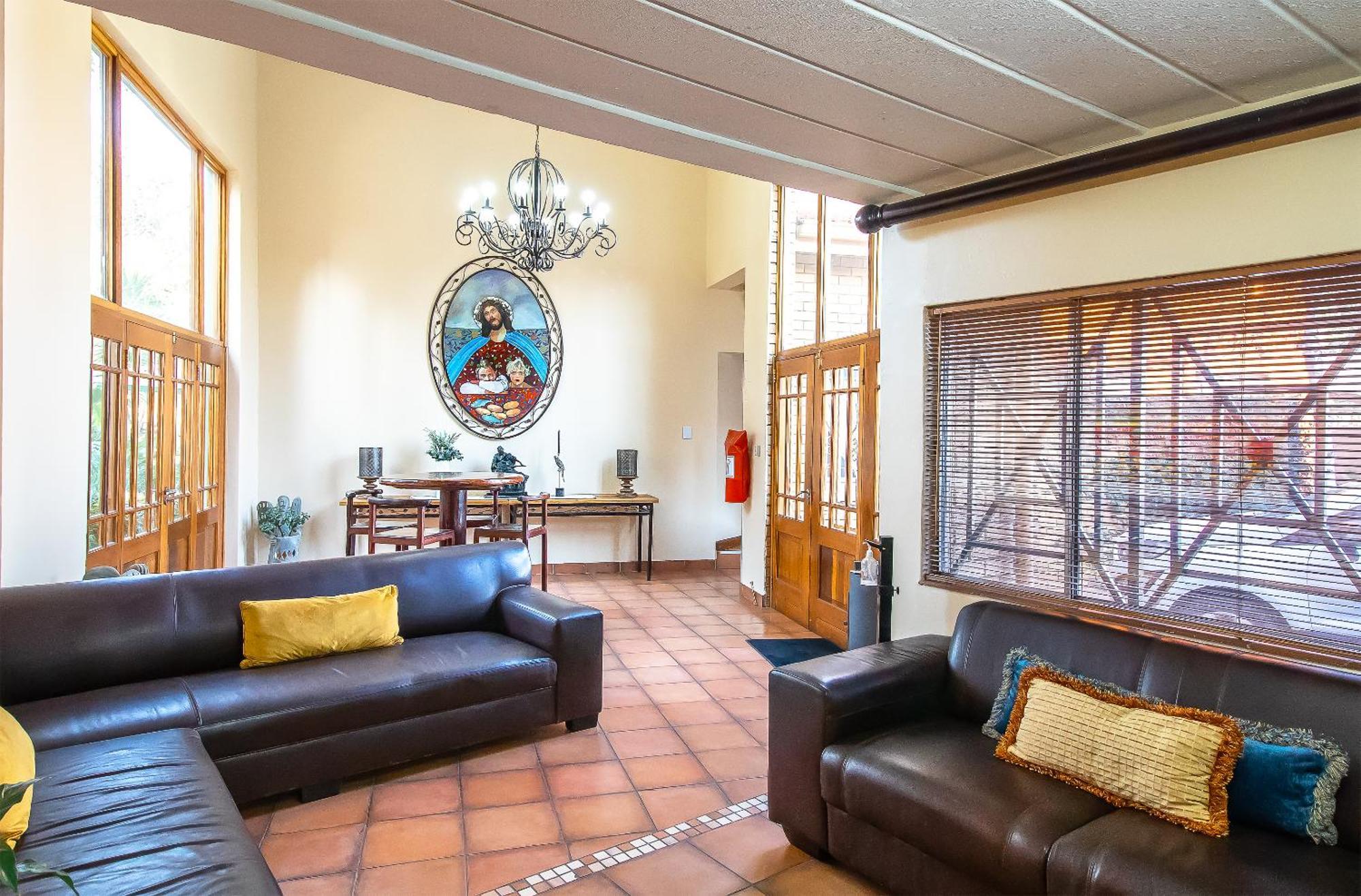 Sunward Park Guest House & Conference Center Boksburg Bagian luar foto