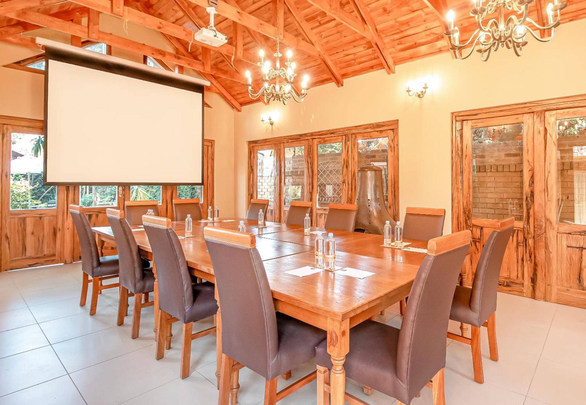 Sunward Park Guest House & Conference Center Boksburg Bagian luar foto