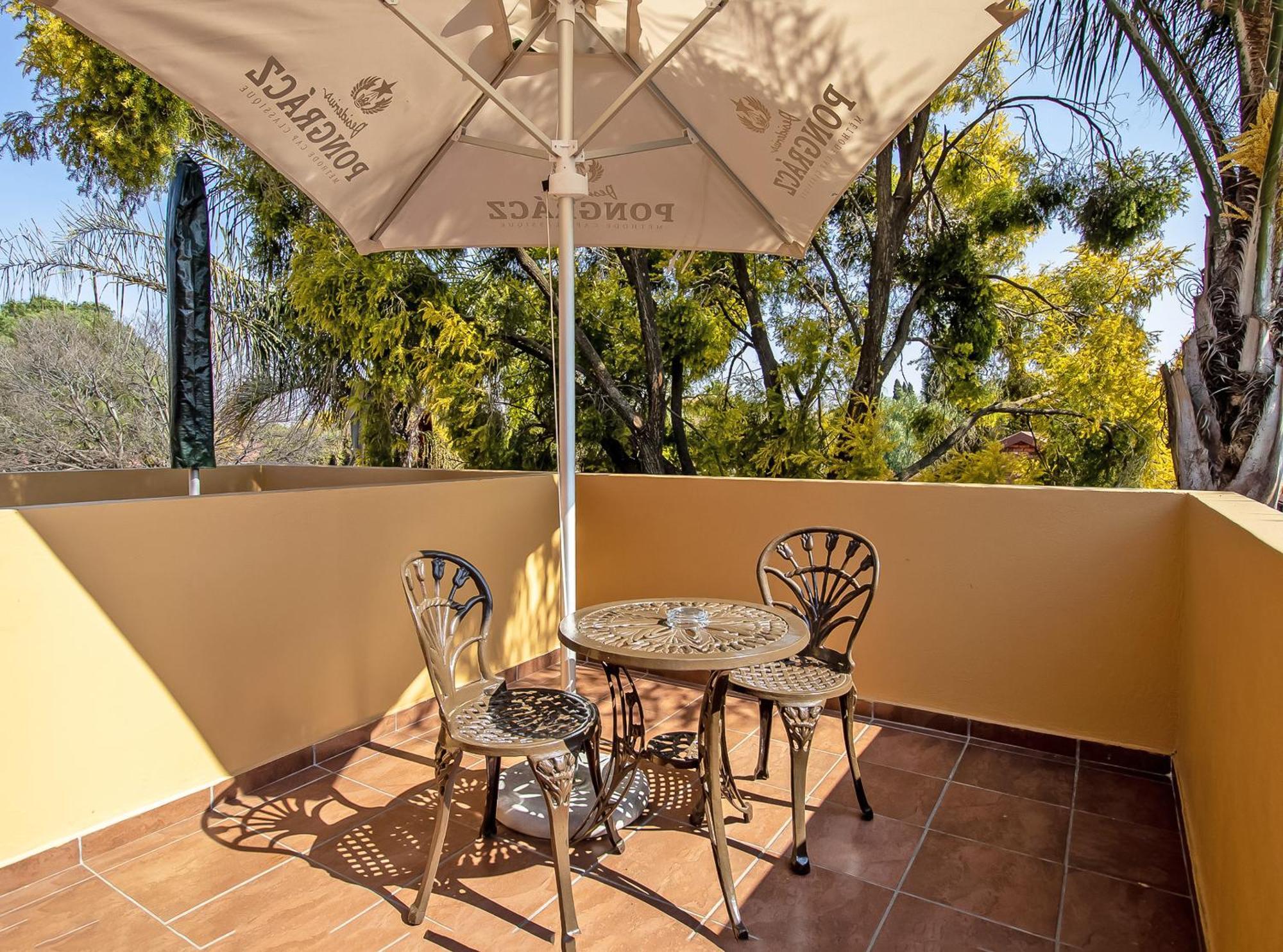 Sunward Park Guest House & Conference Center Boksburg Bagian luar foto