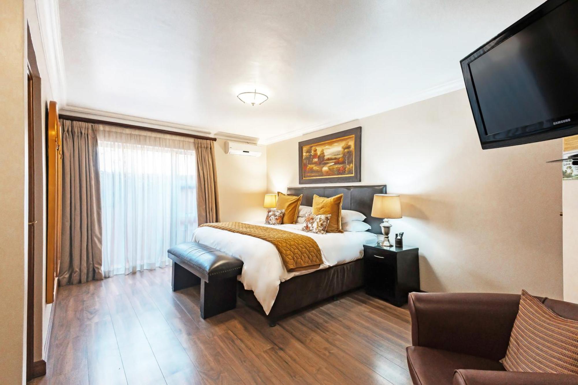 Sunward Park Guest House & Conference Center Boksburg Bagian luar foto