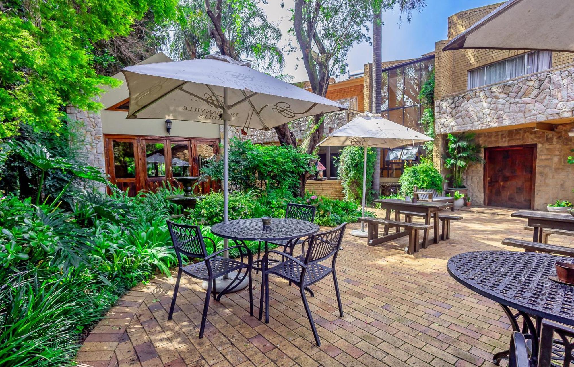 Sunward Park Guest House & Conference Center Boksburg Bagian luar foto