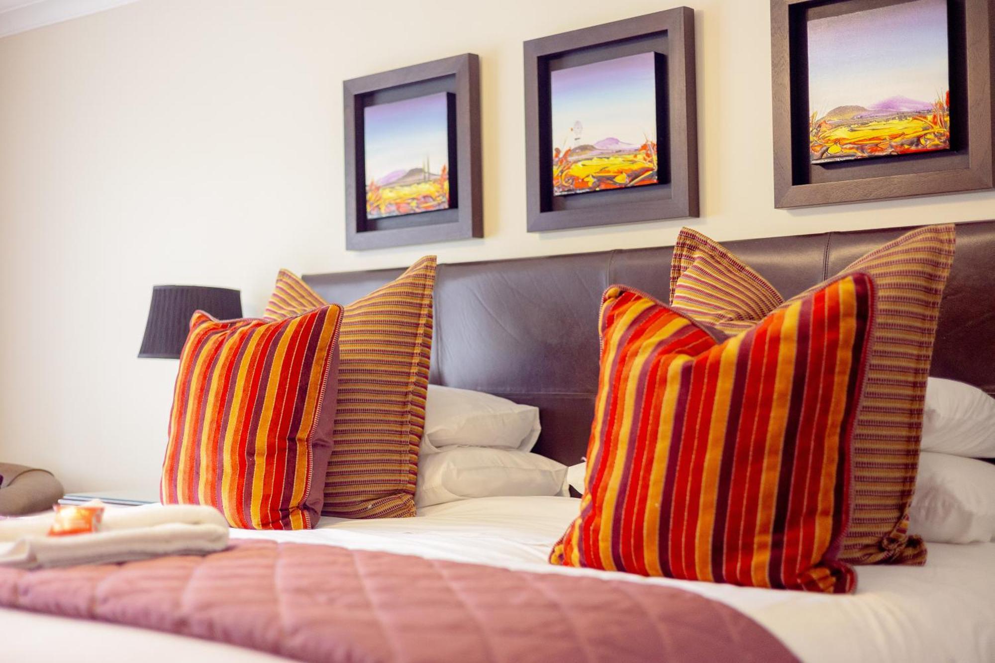 Sunward Park Guest House & Conference Center Boksburg Bagian luar foto