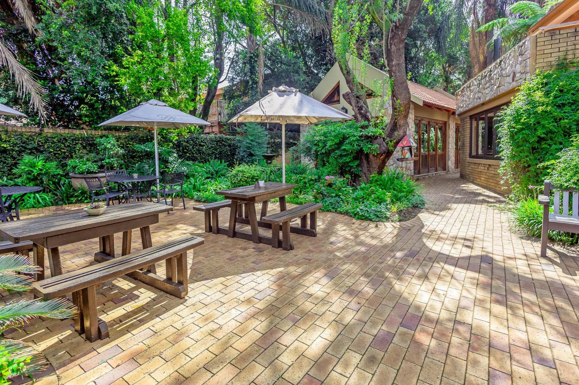 Sunward Park Guest House & Conference Center Boksburg Bagian luar foto