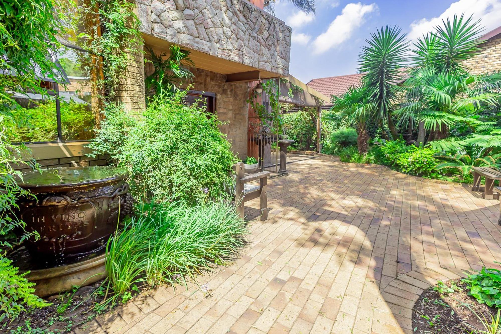 Sunward Park Guest House & Conference Center Boksburg Bagian luar foto